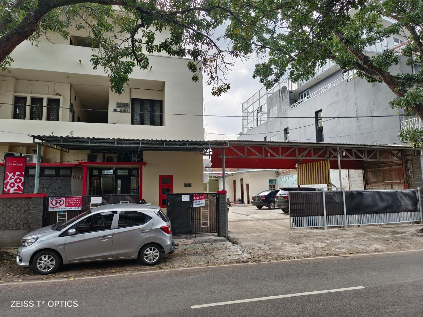 Oyo 90689莉莉之家酒店 当格浪 外观 照片